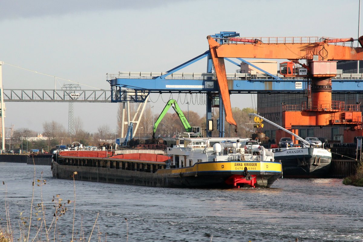 GMS  ANNA KRIEGER  (04700360 , 105 x 10m) hatte am 24.11.2020 ihr Ziel erreicht , das Elektrostahlwerk Brandenburg/Havel. Nur noch den Silokanal weiter zu Berg bis zum Kleinen Beetzsee fahren , dort Wenden und wieder zurück.