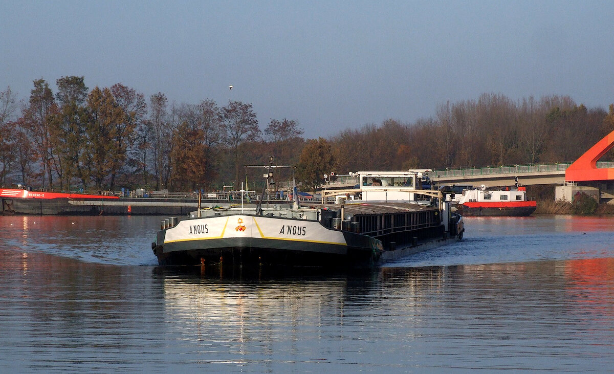 GMS A'NOUS (ENI:02322682) L.81,40 m B.8,20 m T 1290 Baujahr 1941 Flagge Niederlande am 16.11.2023 auf dem DEK am Dattelner Meer.