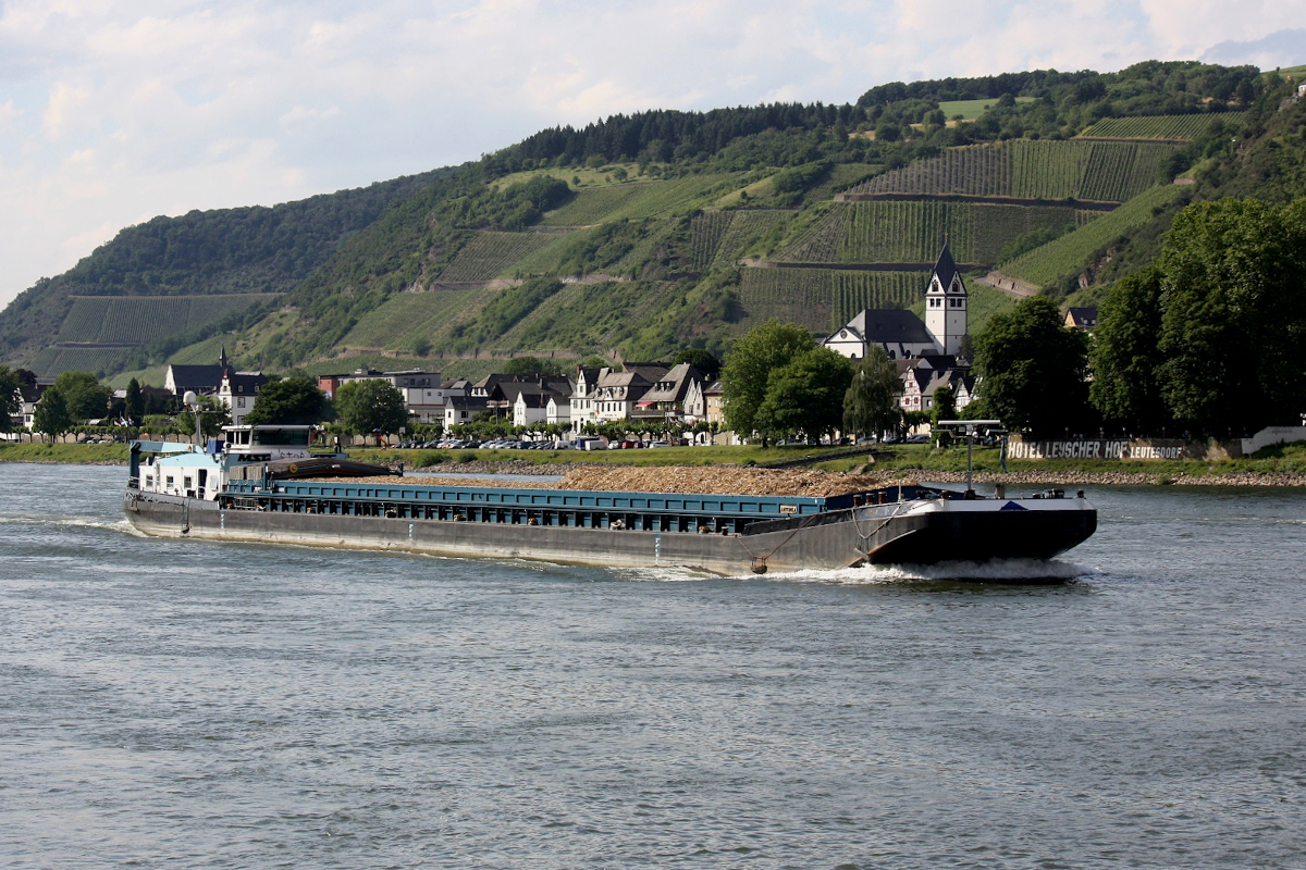 GMS ANTONIA (ENI:04805550) L.100 m B.9 m T.2120 Flagge Deutschland auf dem Rhein zu Berg am 11.06.2022 in Andernach.