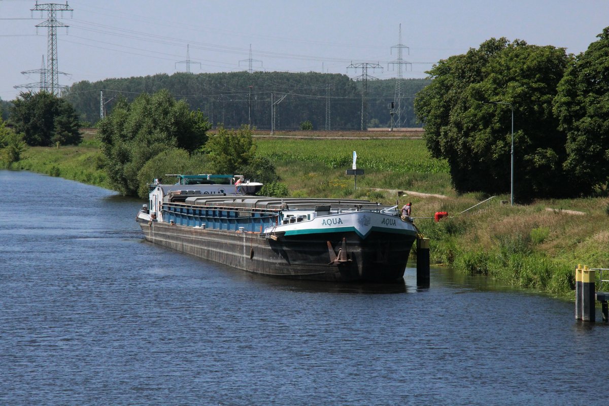 GMS Aqua (02314489 , 80 x 8,20m) am 14.07.2018 im Unterwasser der Schleuse Schönwalde / Havelkanal. Das GMS wartete auf die Bergschleusung.