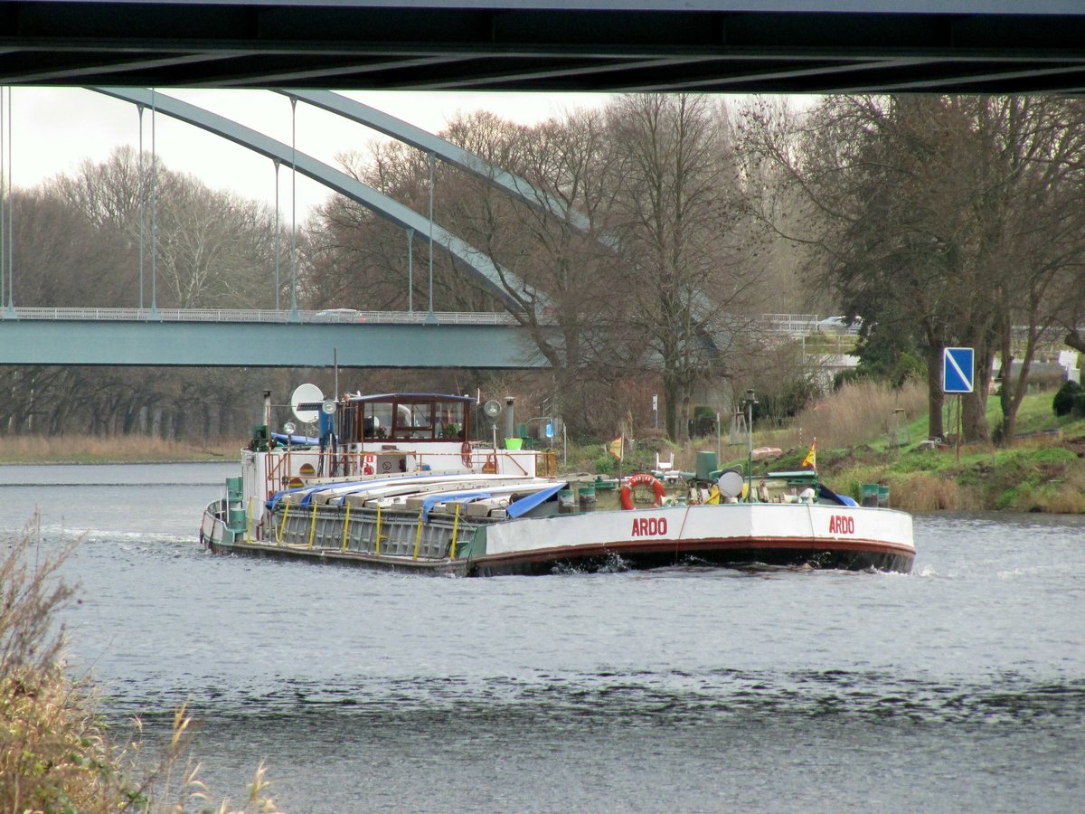 GMS Ardo (08340106) am 08.12.2017 im Sacrow-Paretzer-Kanal bei Marquardt zu Tal.