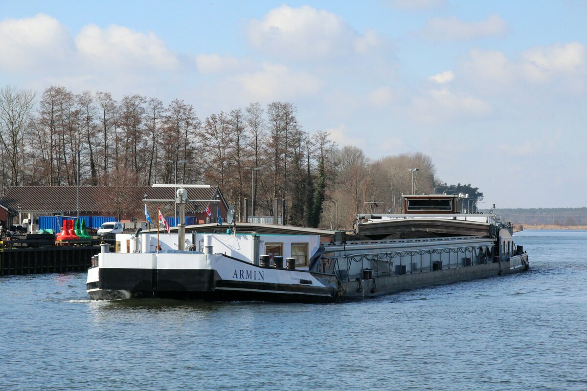 GMS  ARMIN  (05116740 , 85 x 9,5m) am 07.03.2022 im  ELBE-HAVEL-KANAL  zu Berg nach Berlin vor Genthin.