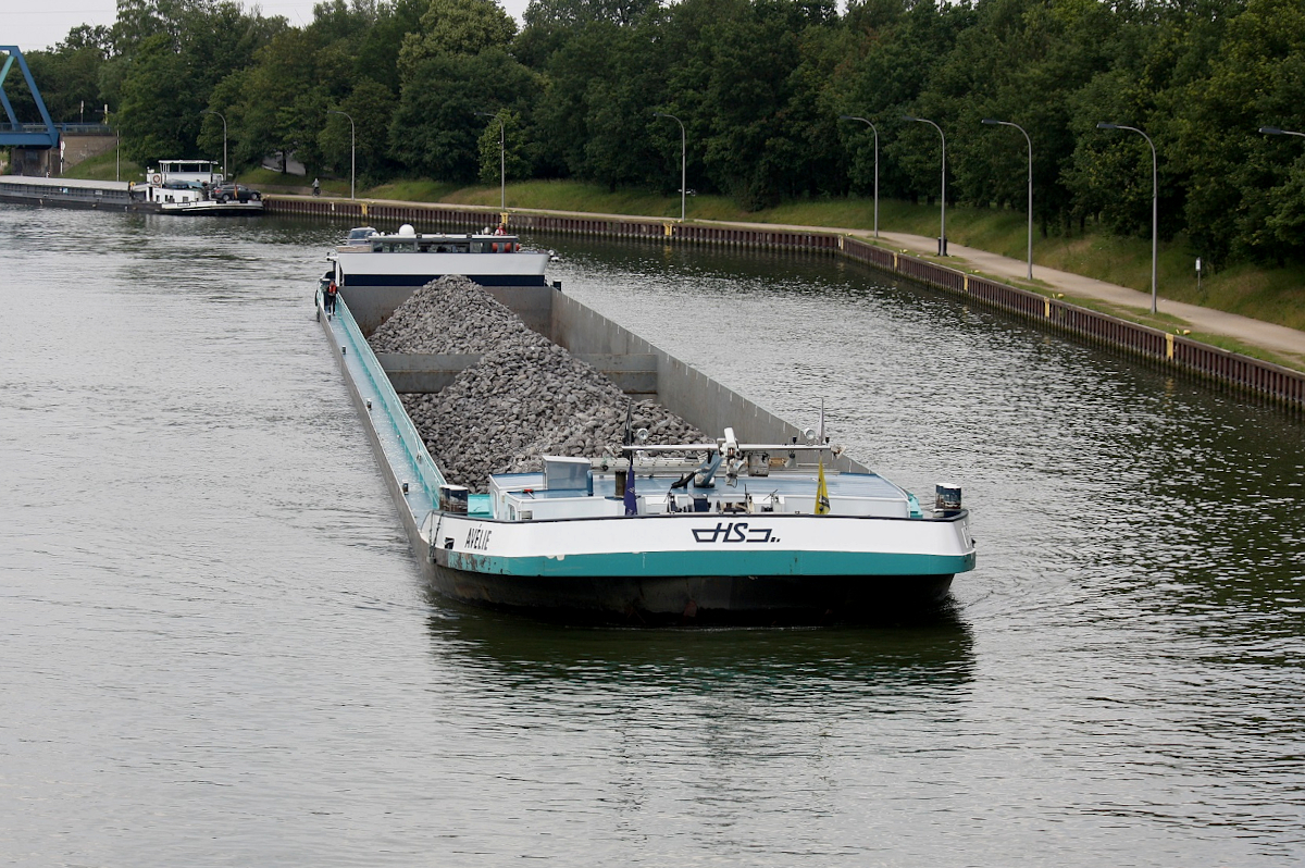 GMS AVELIE ENI:0232442 L.135 m B.11,45 m T.3555 Flagge Niederlande auf dem WDK zu Berg am 06.06.2024 an der Schleuse Datteln.