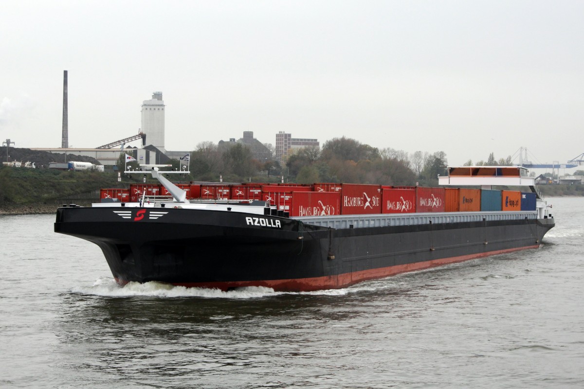 GMS Azolla (02329306 , 135 x 17,1m) , eines der  grösseren  Containerschiffe auf dem Rhein. Hier am 23.10.2014 auf der Bergfahrt zw. den km 763-761.