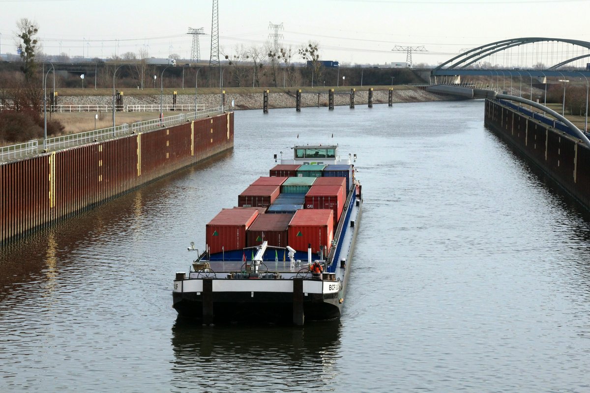 GMS BCF Glückauf (02325368 , 99,84 x 9,5m) am 04.02.2019 im Rothenseer Verbindungskanal vor der Einfahrt in die gleichnamige Schleuse auf Bergfahrt.