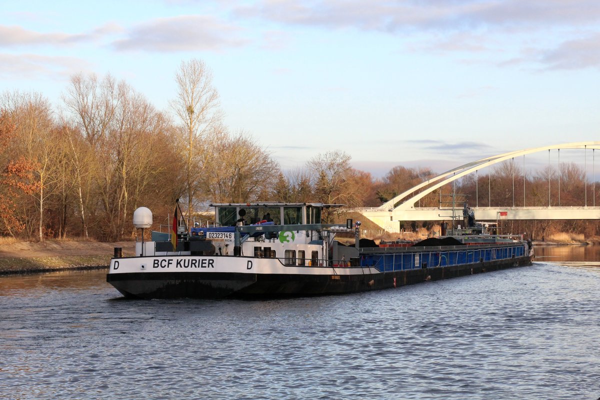 GMS  BCF KURIER (02323146 , 99,85 x 9,5m) am 17.01.2021 im Sacrow-Paretzer-Kanal / UNTERE HAVEL-WASSERSTRASSE  Höhe Marquardt auf Bergfahrt zum Kraftwerk Reuter in Berlin.