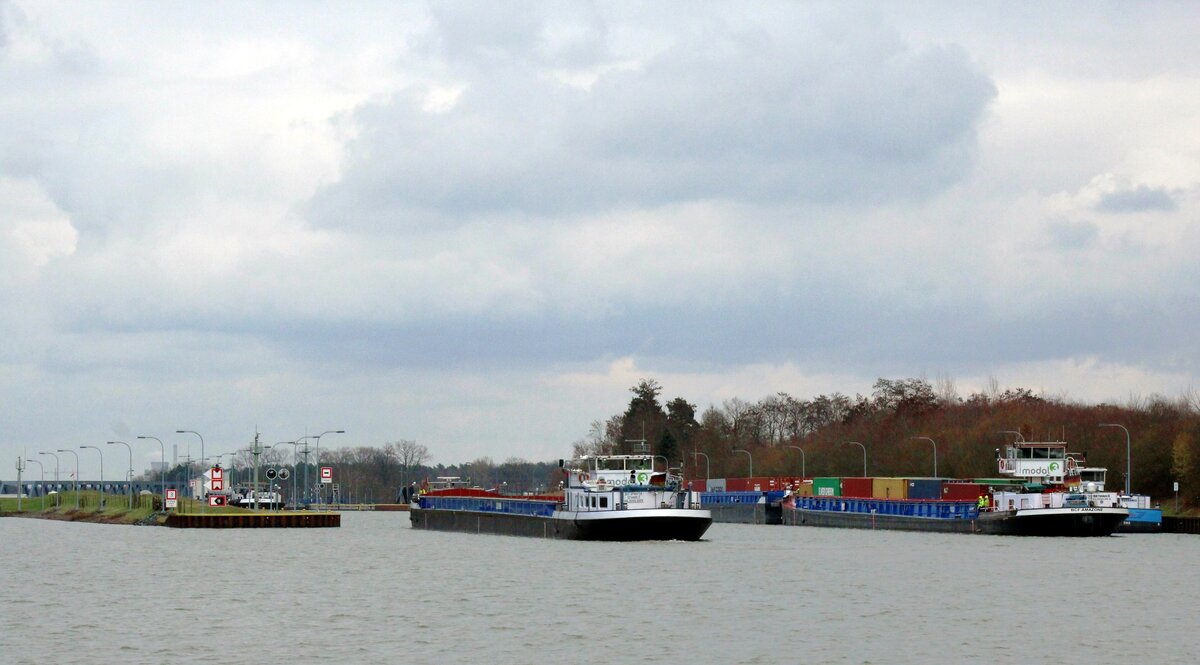 GMS  BCF SPRINTER  (02104800 , 99,71 x 9,5m) am 15.02.2022 im Oberwasser der  SCHLEUSE SÜLFELD /  MITTELLANDKANAL.  Das GMS machte vor der gesperrten Südkammer fest.