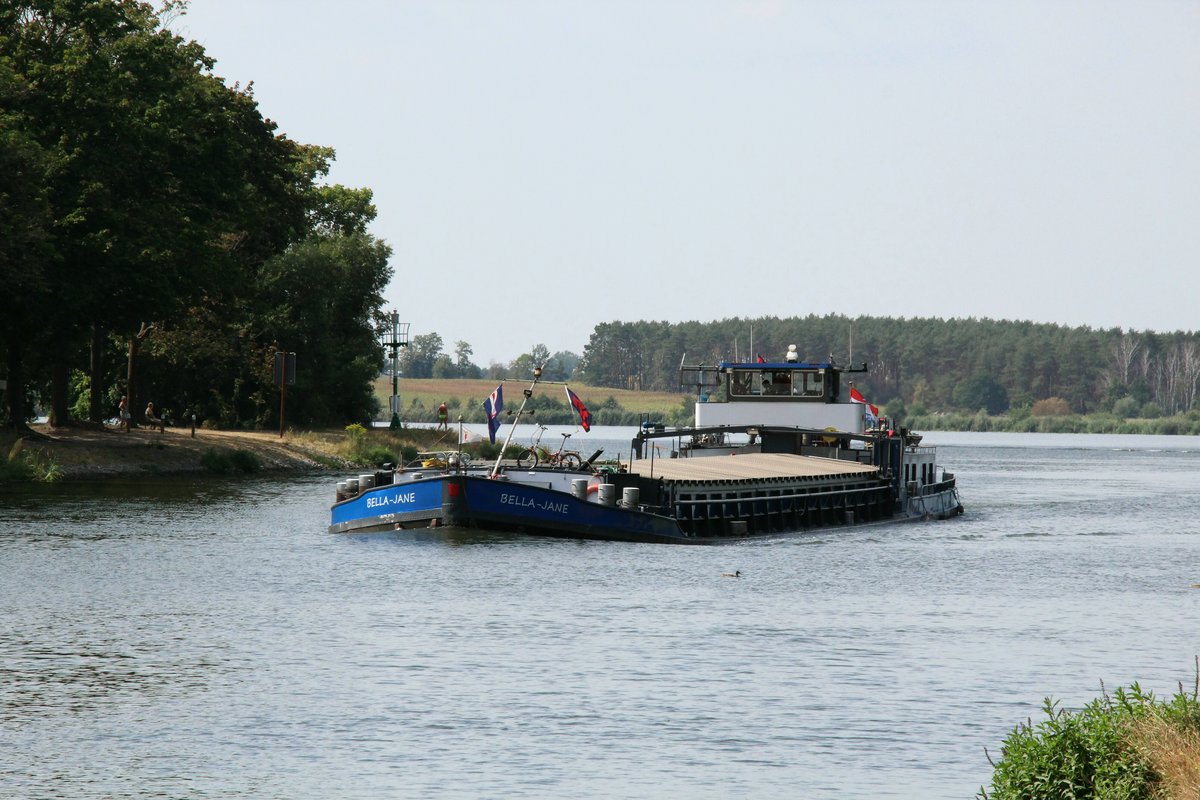 GMS BELLA-JANE (02315776 , 67 x 8,20m) am 17.08.2020 im SACROW-PARETZER-KANAL / UHW Höhe Schlänitzsee / km 27 auf Bergfahrt.