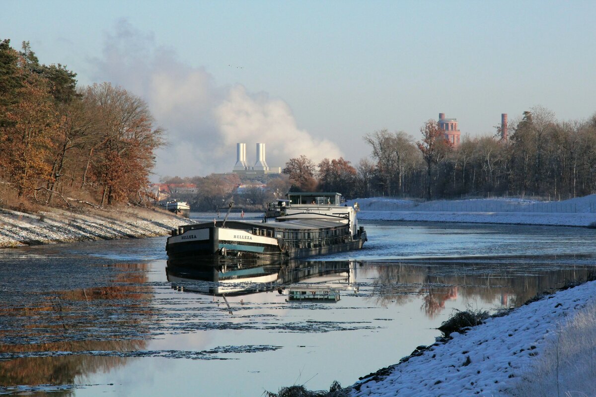 GMS  BELLEZA  (02307914 , 80 x 8,20m) befuhr am 15.12.2022 den  ELBE-HAVEL-KANAL  zw. dem Wendsee und der Schleuse Wusterwitz zu Tal.