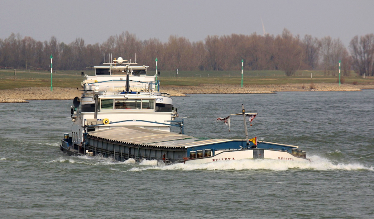 GMS BELLEZA (ENI:02307914) L.80 m B.8,20 n T.1126 Baujahr 1943 Flagge Deutschland auf dem Rhein am 20.03.2022 zu Berg in Xanten.