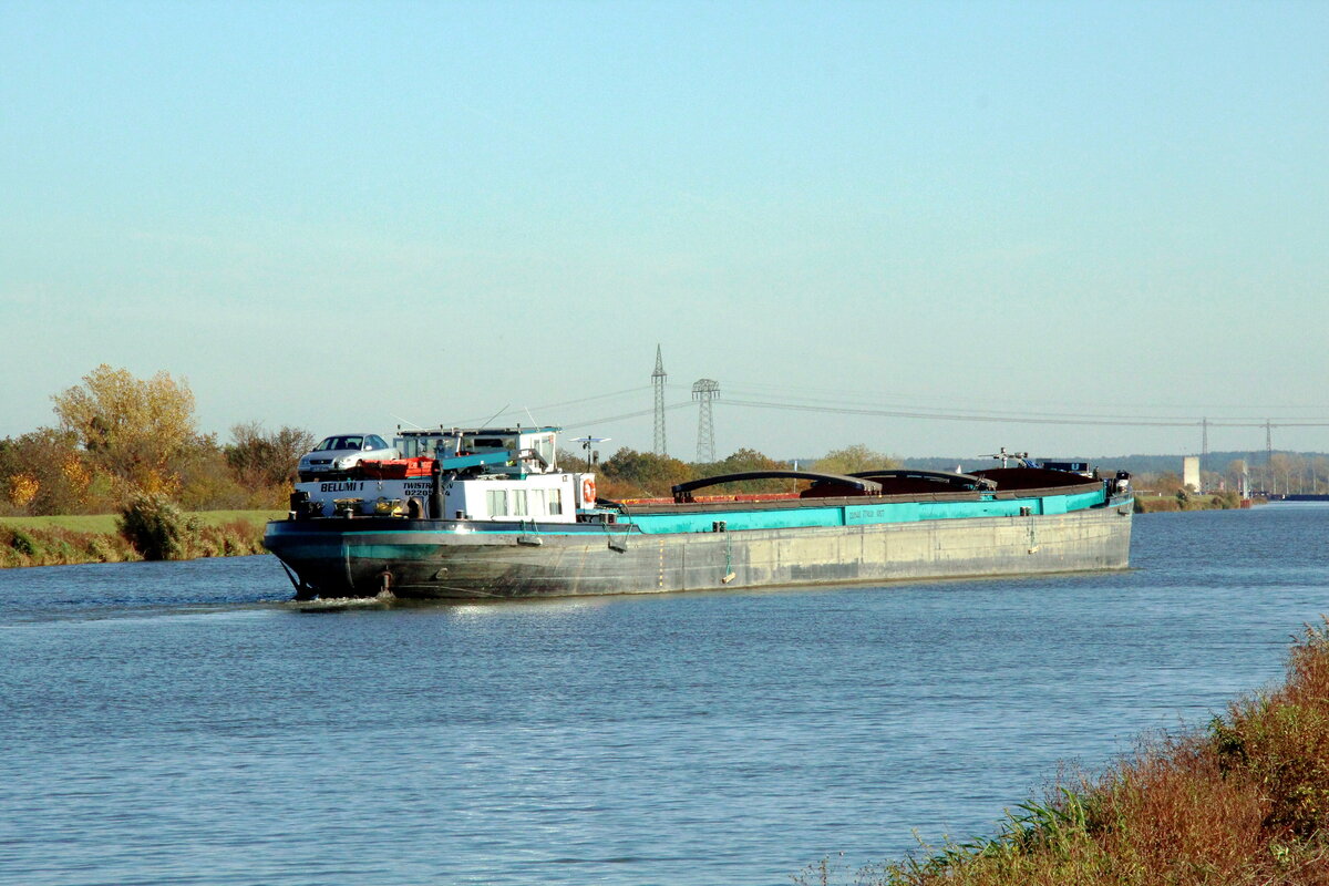 GMS  BELUMI I  (02205144 , 77 x 8,20m) bog am 28.10.2021 vom  MITTELLANDKANAL  nach Steuerbord in den Rothenseer Verbindungskanal ab. 