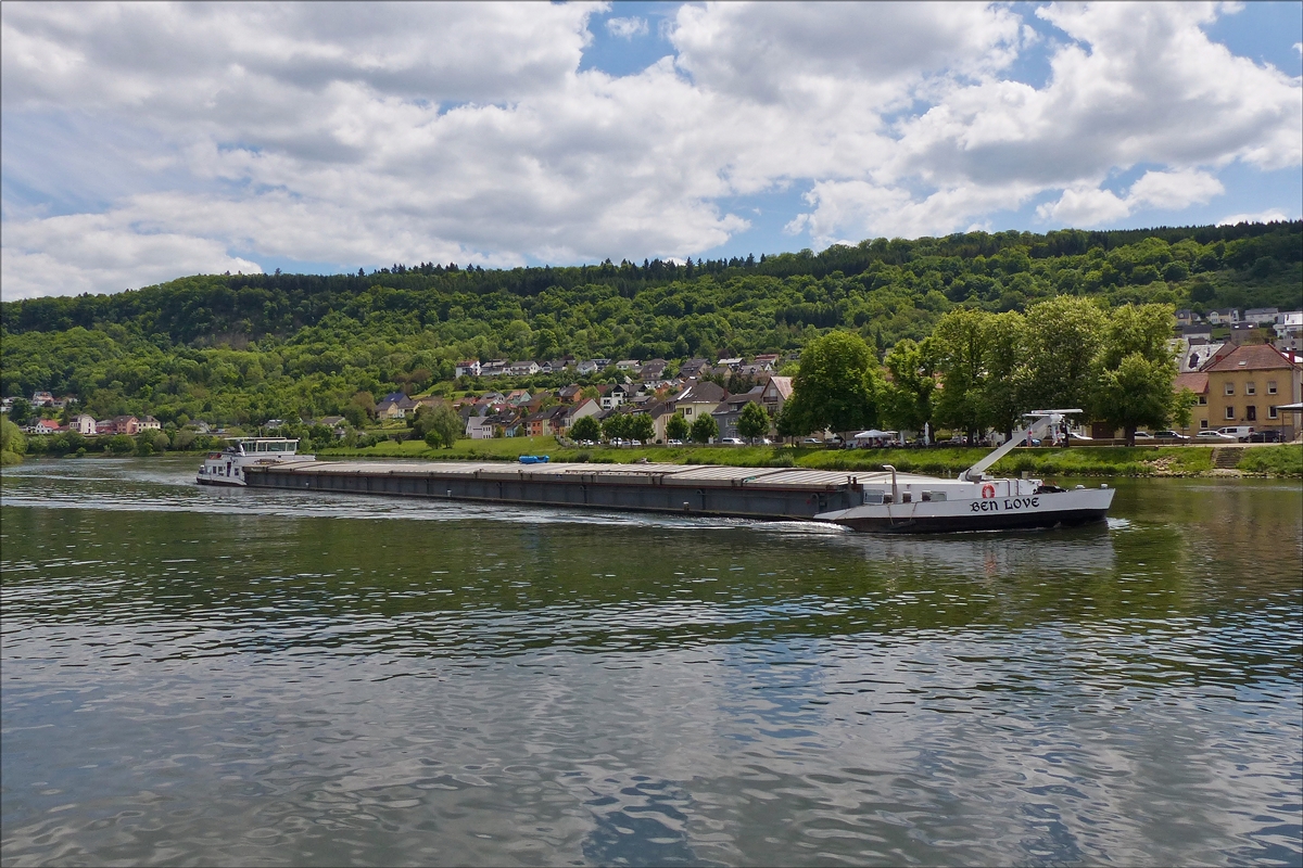 GMS BEN LOVE, Euronr 01823388, L 105m; B 8,50 m; Flußaufwärts auf der Mosel nahe Oberbillig.  21.05.2017