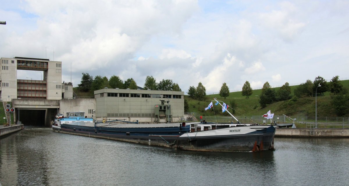 GMS Bentley (02327055 , 85 x 9,50m) am 07.09.2019 nach der Talschleusung in Bachhausen im Main-Donau-Kanal mit Fahrtrichtung Donau in Fahrt. 