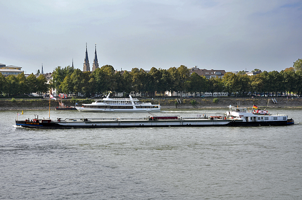 GMS  Bitumia III  auf dem Rhein in Bonn - 28.09.2013