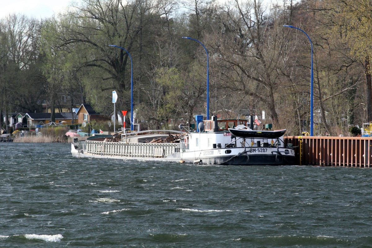 GMS BM-5207 (08355110 , 56,90 x 7,57m) lag am 13.04.2015 am neuen Anleger an der Robinsoninsel / Sacrow-Paretzer Kanal / Weißer See und machte vermutlich  Feierabend .   