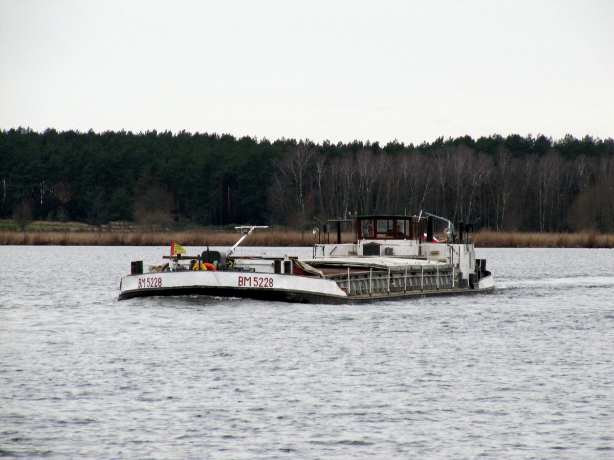 GMS BM 5228 (08340040 , 56,6 x 7,58m) am 14.12.2017 auf dem Schlänitzsee / UHW auf Bergfahrt.