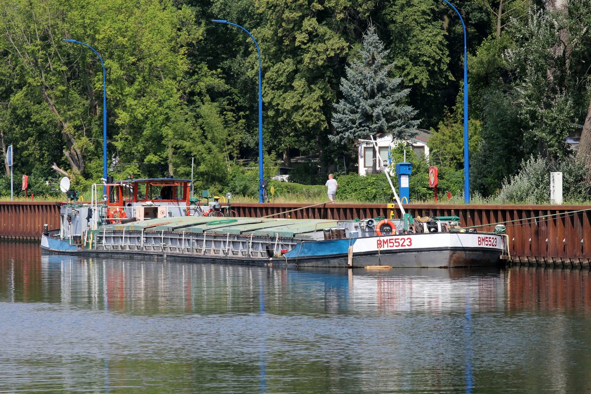 GMS BM-5523 (08340065 , 56,67 x 7,58m) lag am 25.07.2016 an der Liegestelle im Weißer See / Sacrow-Paretzer-Kanal / UHW. 