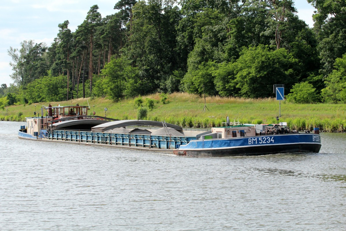 GMS BM5234 (08340128 , 56,61 x 7,58) am 23.06.2014 im Elbe-Havel-Kanal bei Kade zu Berg .