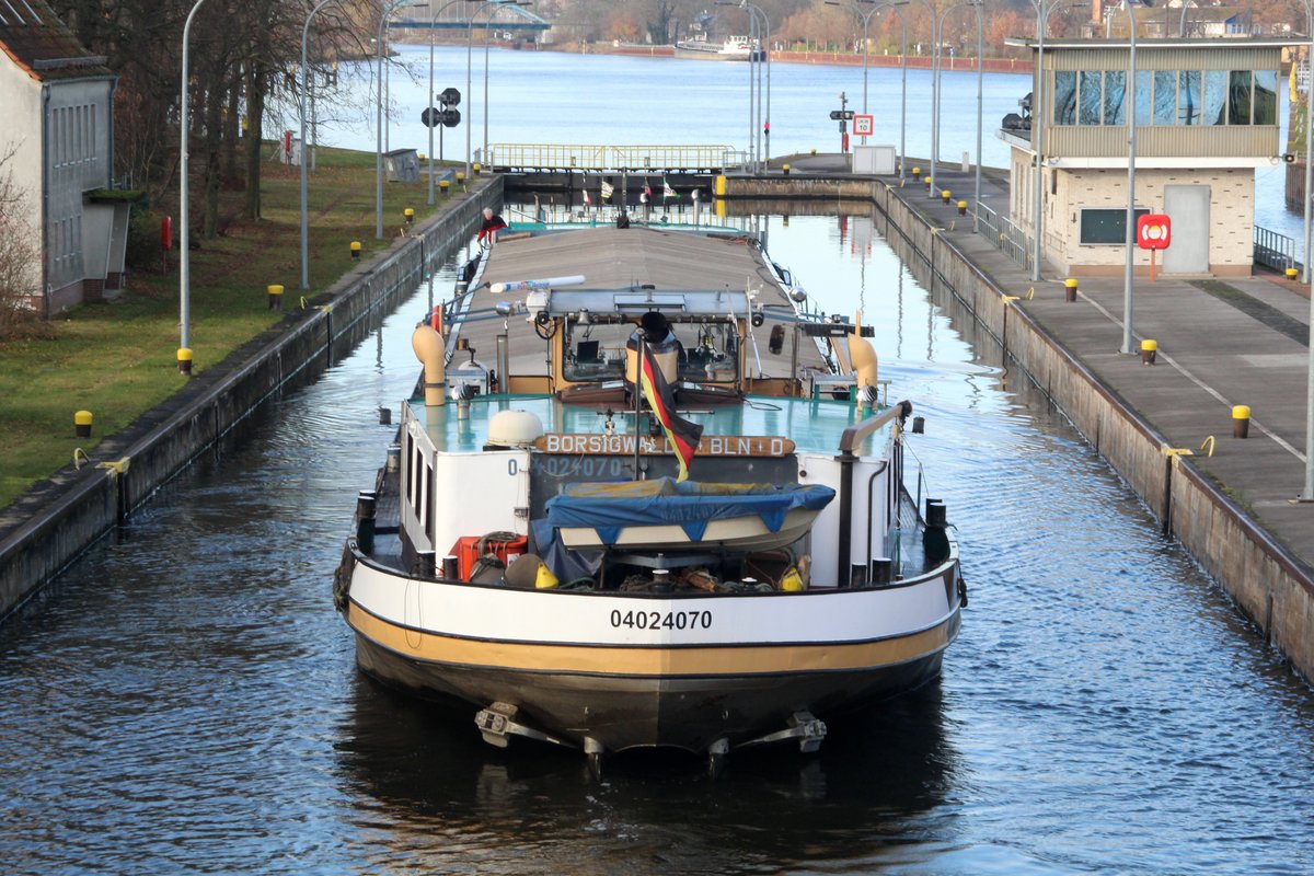 GMS Borsigwalde (04024070 , 70 x 8m) am 29.11.2017 in der Südkammer der Schleuse Brandenburg/Havel.