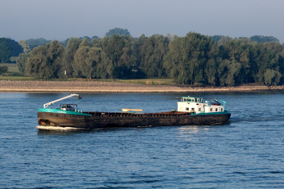 GMS Candenza (02104732 , 70 x 9,5m) am 06.07.2017 auf dem Rhein bei Ress zu Berg. 