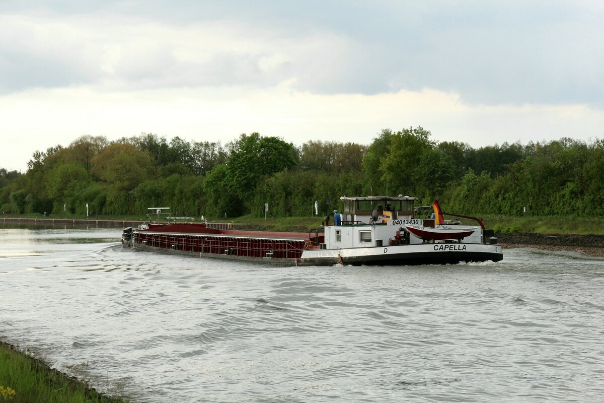 GMS  CAPELLA  (04013430 , 85 x 9,50m) befuhr am 19.05.2021 den  ELBE-SEITENKANAL  bei Bad Bodenteich zu Tal.