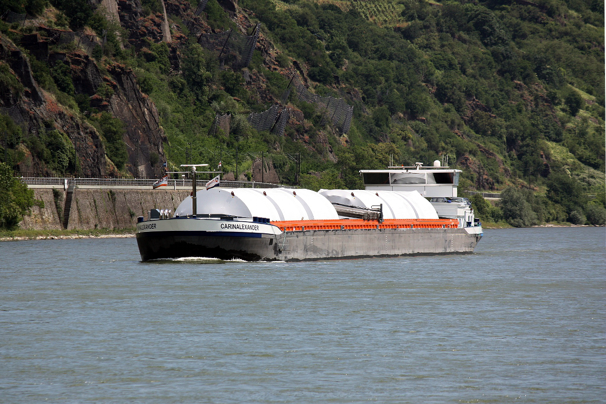 GMS Carinalexander (ENI:02333556) L.135m B.11,45 T.3959 am 07.06.2019 auf dem Rhein zu Tal bei Oberwesel.