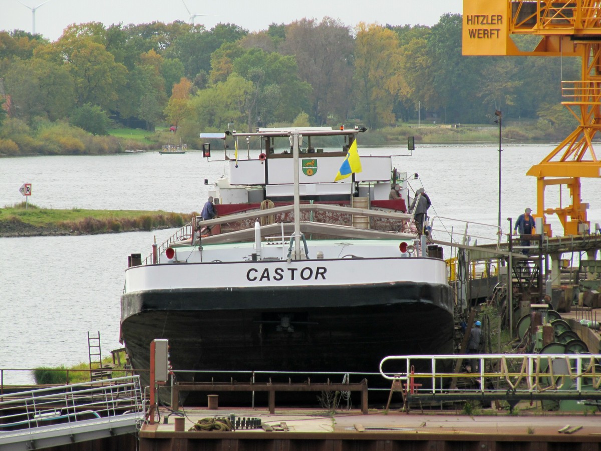 GMS Castor (04605000 , 85 x 9m) am 21.10.2015 auf der Hitzler Werft in Lauenburg an der Elbe.