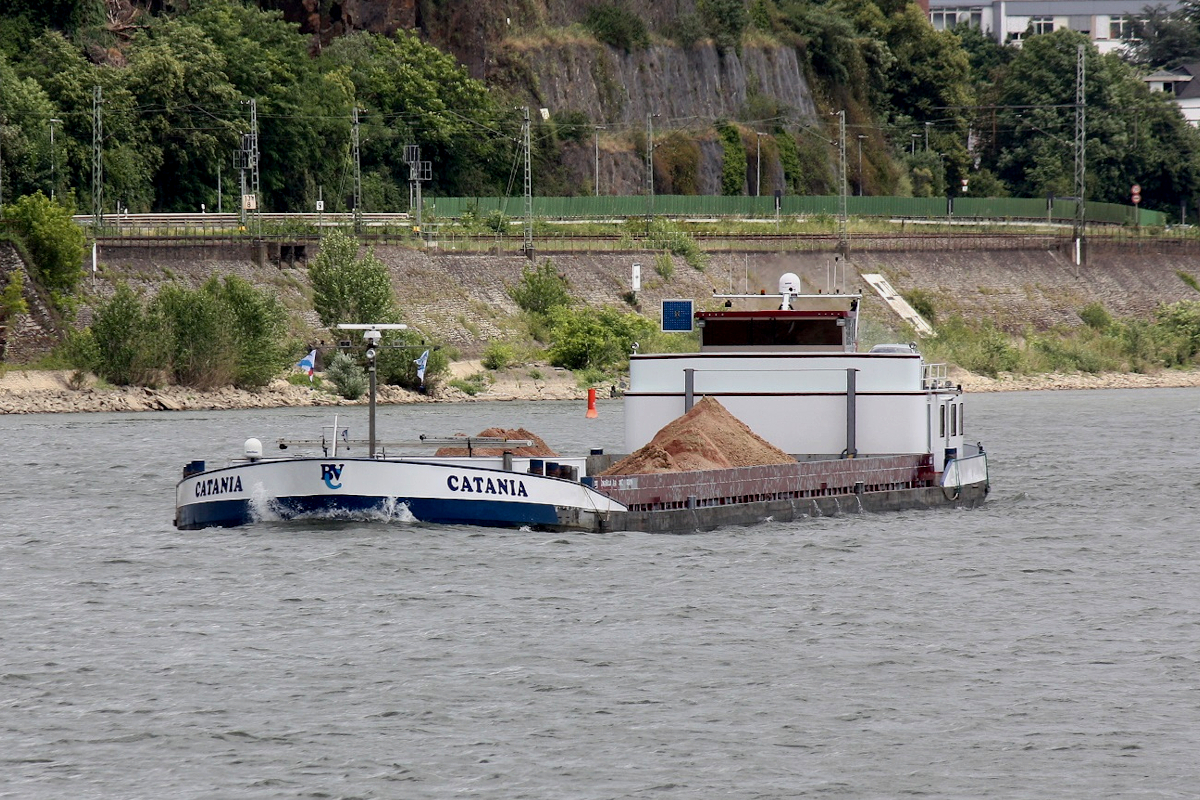 GMS CATANIA (ENI:02326796) L.108,50 m B.11,45 m T.2991 Flagge Belgien auf dem Rhein am 07.06.2022 zu Tal in Andernach.