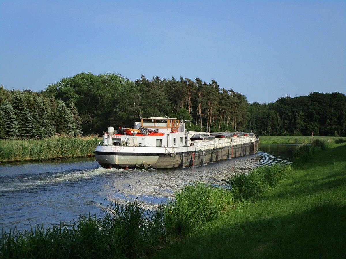 GMS Catharina (04400550 , 80 x 8,2m) am 06.06.2019 im Elbe-Lübeck-Kanal zwischen den Schleusen Krummesse und Berkenthin auf Bergfahrt. 