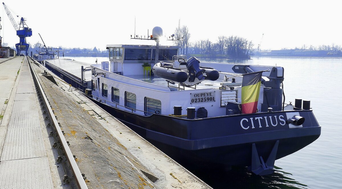 GMS CITUS ENI 02325901, ankert im Rheinhafen Breisach, Heckansicht, M�rz 2026