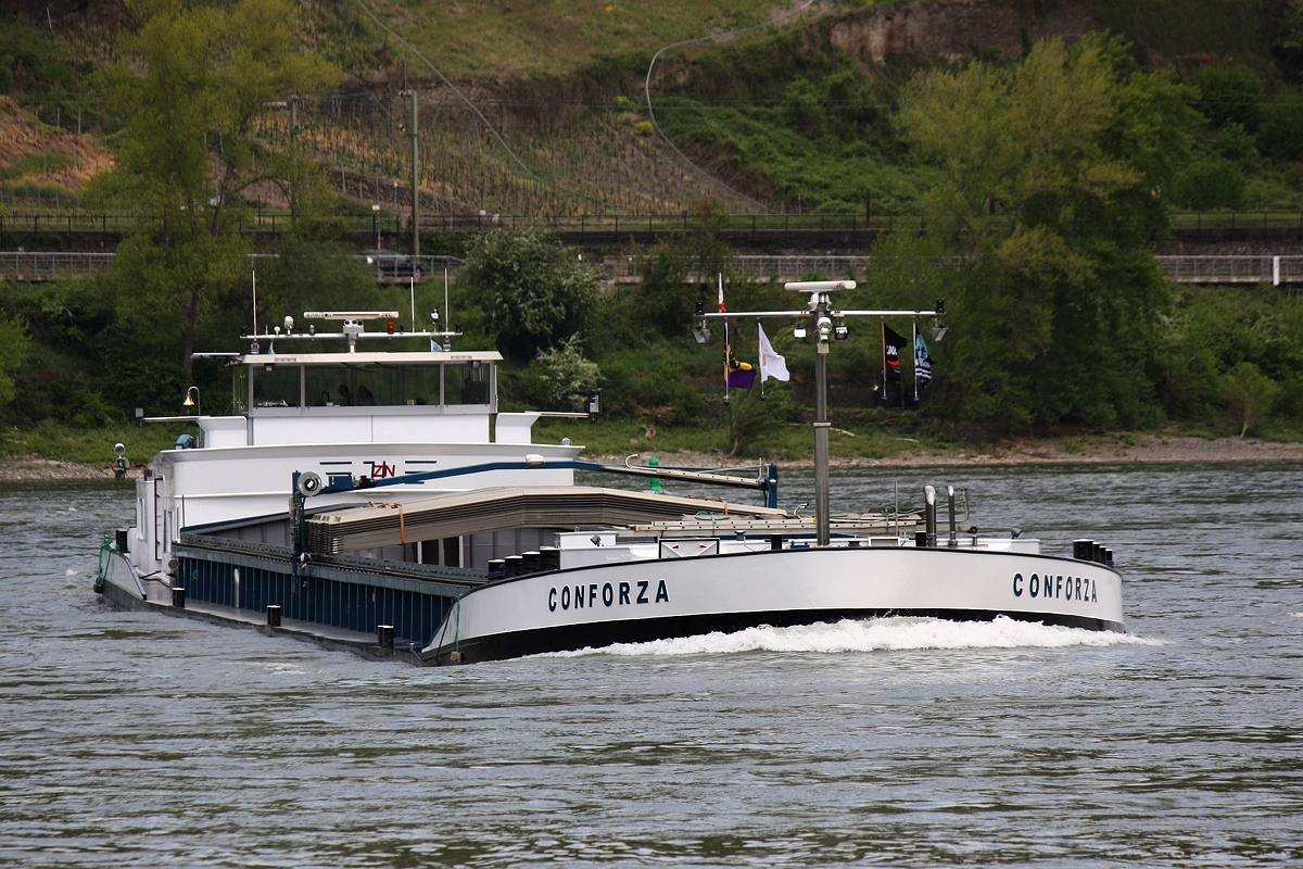 GMS Conforza-02325915 am 28.04.2018 auf dem Rhein bei Oberwesel.