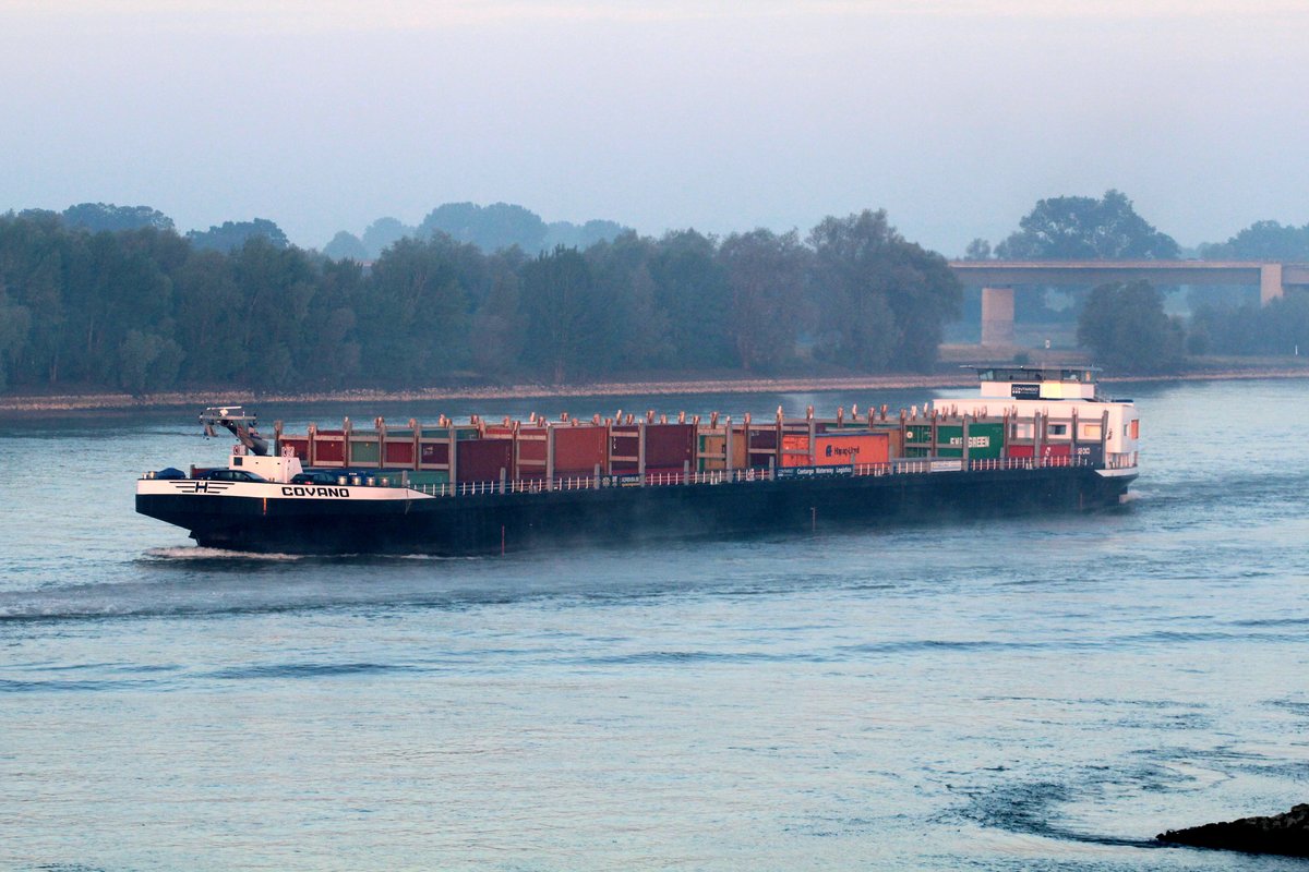 GMS Covano (02323931 , 135 x 16,90) , einer der Container-Riesen auf dem Rhein , am frühen Morgen des 06.07.2017 auf Bergfahrt bei Rees.