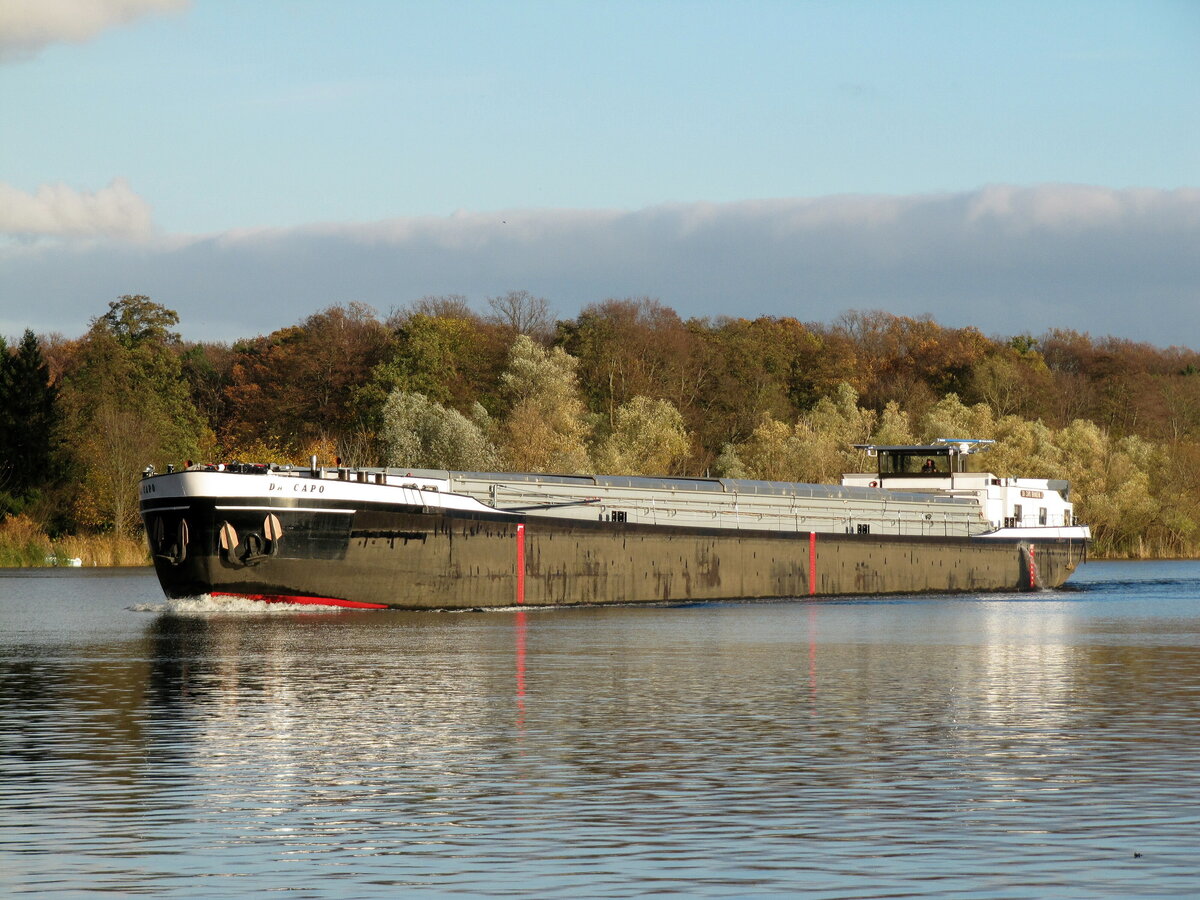 GMS  DA CAPO  (04300130 , 79 x 8,20m) am 09.11.2021 im Weißer See / Sacrow-Paretzer-Kanal /  UNTERE HAVEL-WASSERSTRASSE auf Talfahrt.