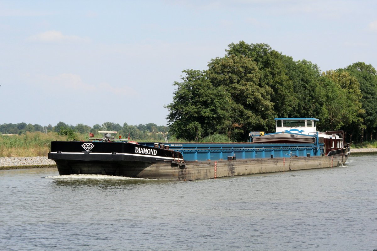 GMS DIAMOND (06004098 , 80 x 9,03m) am 26.07.2016 im Sacrow-Paretzer-Kanal bei km 30 auf Talfahrt. Das in Antwerpen / Belgien beheimatete Schiff kam aus Berlin.