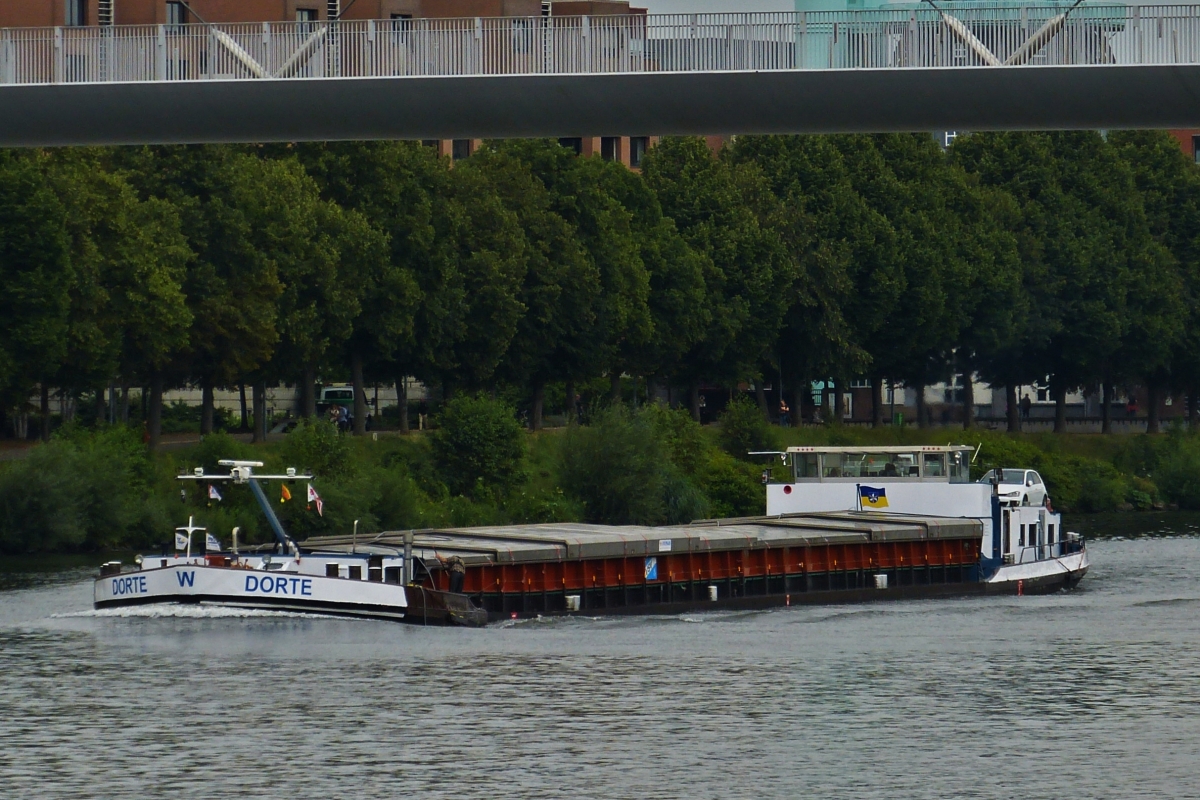 GMS  DORTE , ENI 04600800; Fluabwrts unterwegs auf der Maas in Maastricht . 17.07.2020 