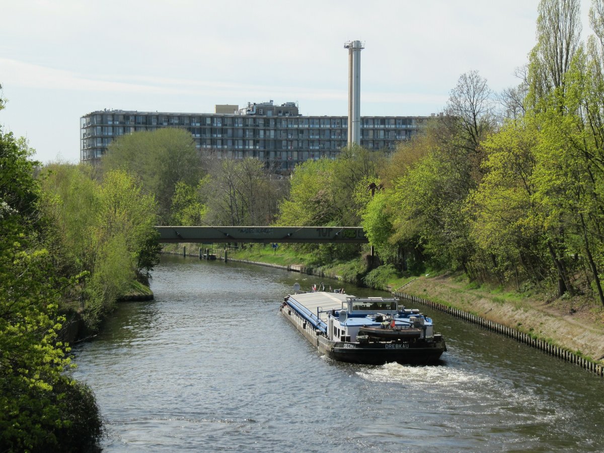 GMS Drebkau (04030690 , 67 x 8,20m) am 17.04.2020 im Teltowkanal in Berlin-Steglitz auf Talfahrt.