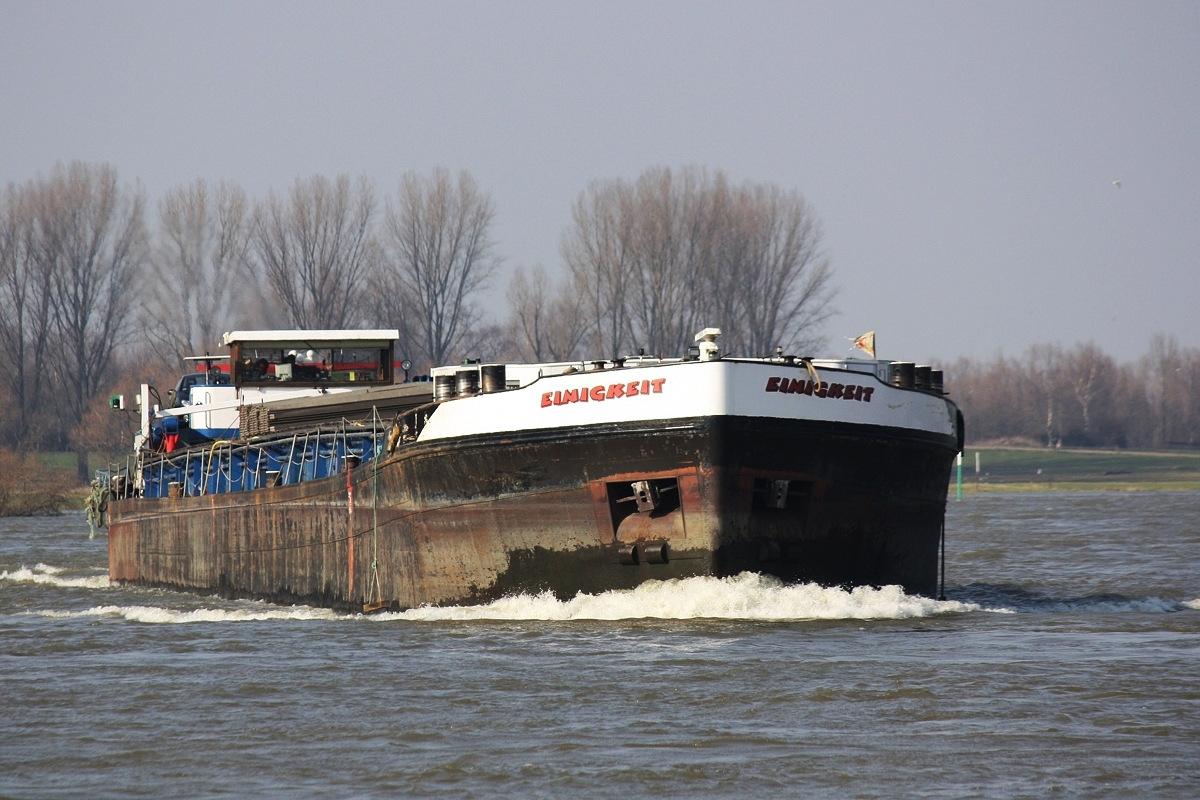 GMS Einigkeit- ENI:04010060 Baujahr 1950 am 27.02.2016 auf dem Rhein bei Xanten.