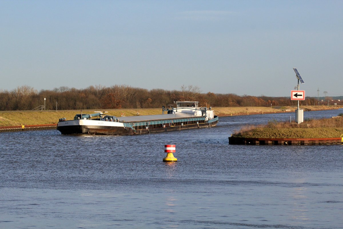 GMS Elan (04029370 , 105 x 9,50m) am 23.11.2017 auf dem Mittellandkanal zw. der Schleuse Rothensee und Haldensleben in Fahrt.