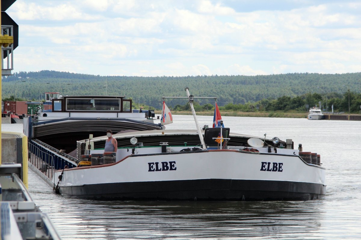 GMS ELBE (04012530 , 79,93 x 9,50m) am 19.07.2016 im Oberen Vorhafen der Schleuse Uelzen II bei der Einfahrt zur Talschleusung.