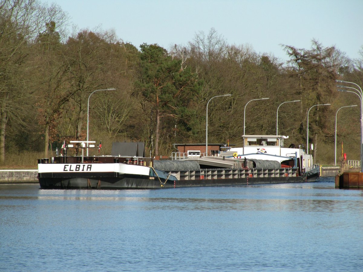 GMS Elbia (04801200 , 105 x 9,50m) am 14.03.2020 beim Verlassen der Schleuse Wusterwitz / Elbe-Havel-Kanal im Oberwasser.