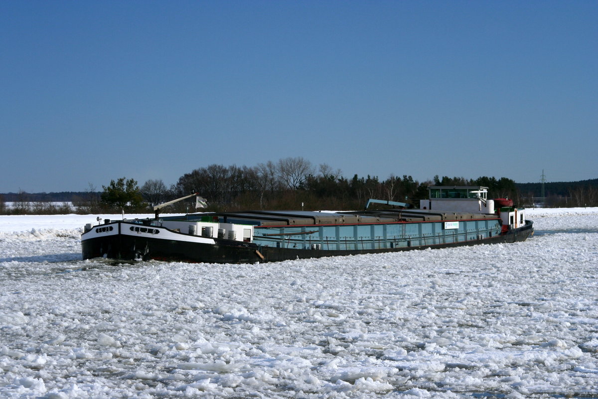 GMS Eljo (04601590 , 79,92 x 9,50m) am 07.03.2010 im Elbe-Seitenkanal vor der Schleuse Uelzen auf Talfahrt.