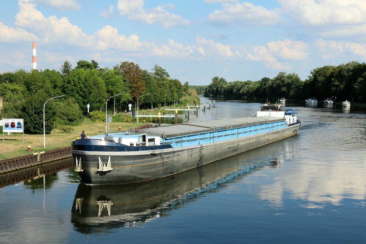 GMS EUROPA (04400500 , 85 x 8,20m) am 19.08.2020 bei der Einfahrt in die Nordkammer der Schleuse Brandenburg zu Tal.