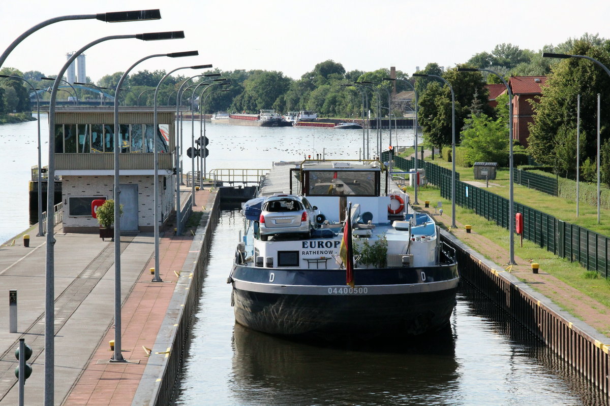 GMS EUROPA (04400500 , 85 x 8,20m) ist am 19.08.2020 in die Nordkammer der Schleuse Brandenburg eingefahren. Bis die Talschleusung beginnen kann wird noch eine gewisse Zeit vergehen. Sportboote müssen noch rein. 