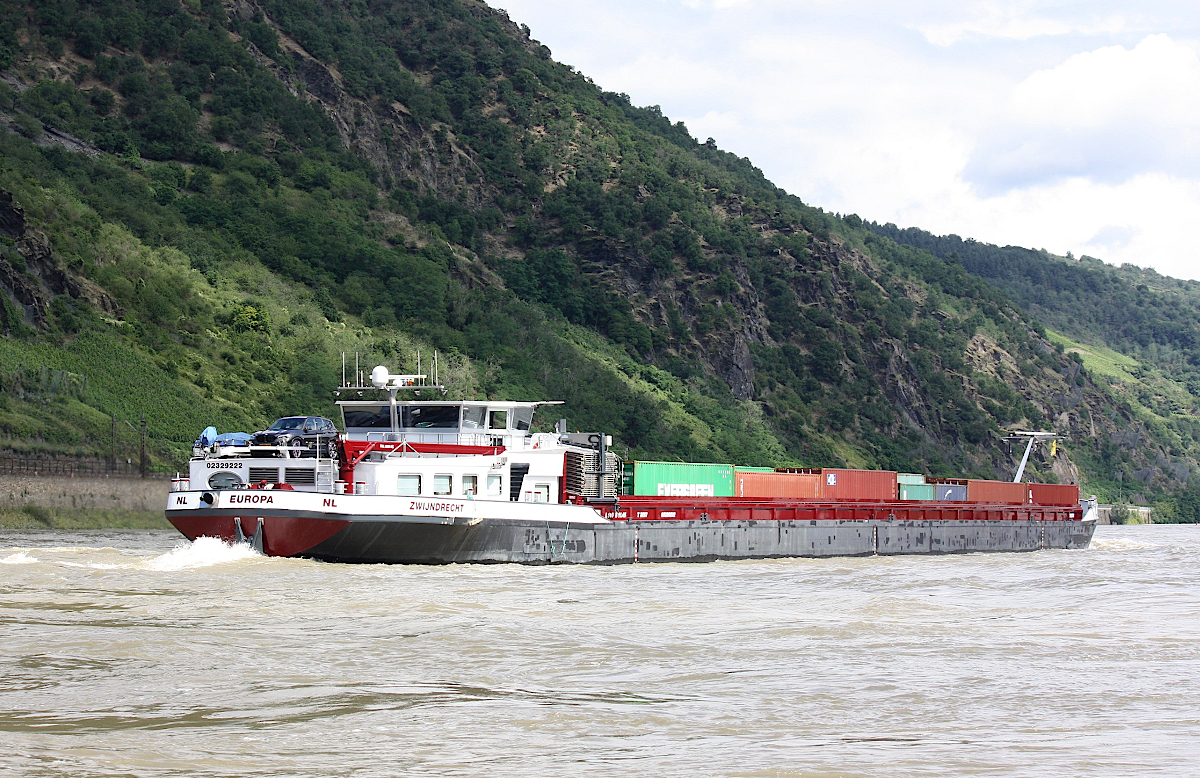 GMS EUROPA (ENI:02329222) L.110m B.11,45m T 3237 TEU 208 Flagge Neiderlande am 15.07.2021 auf dem Rhein zu Berg in Oberwesel.