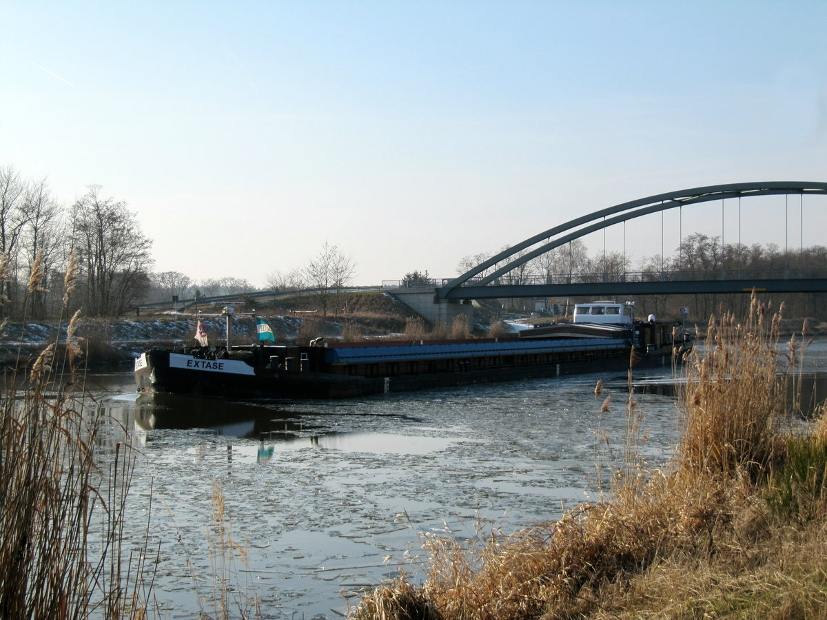 GMS Extase (04031050 , 67 x 8,2m) am 28.01.2017 im Elbe-Havel-Kanal b. Kader Schleuse auf Bergfahrt.