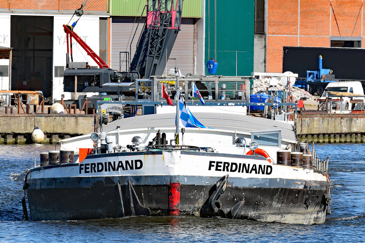 GMS  Ferdinand  (Europa-Nr.: 04001730, MMSI-Nr.: 21150414) im Hafen von Lübeck