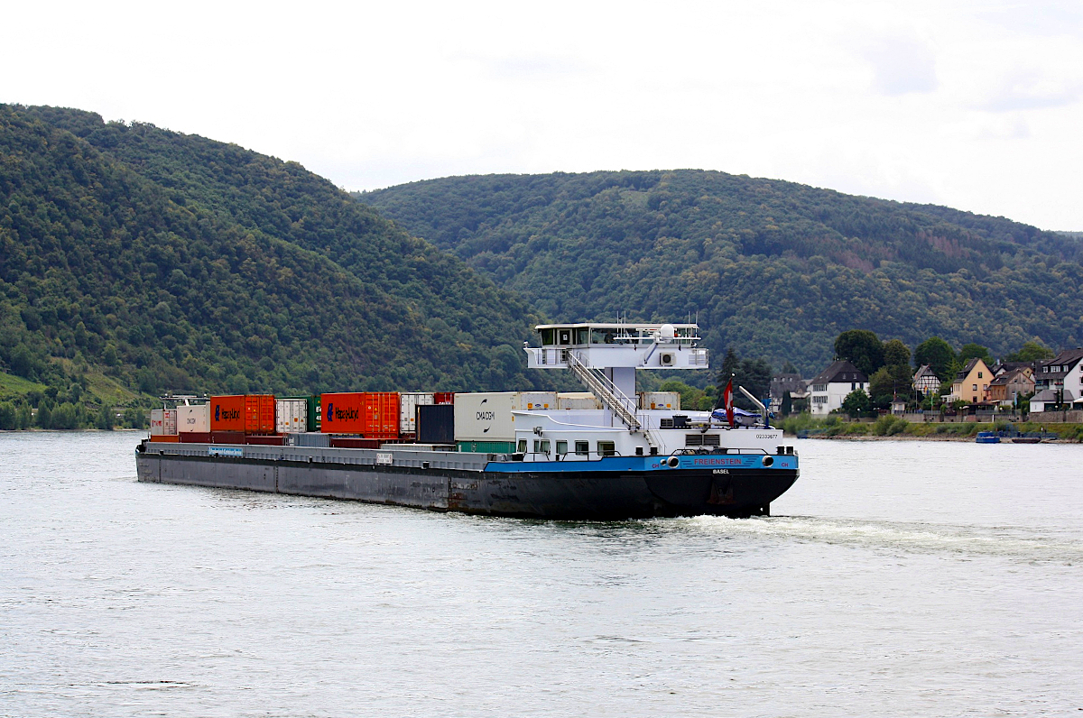 GMS FREIENSTEIN (ENI:02333677) Flagge Schweiz L.135m B.14,35m T 4044 am 19.07.2020 auf dem Rhein zu Berg in Braubach.