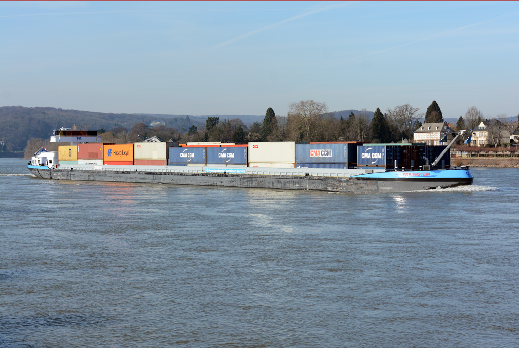 GMS  Freienstein  mit Containern auf dem Rhein bei Remagen - 07.02.2015