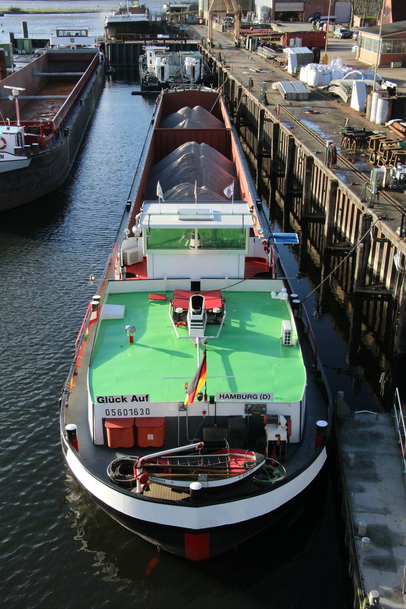 GMS Glück Auf (05601630 , 80 x 8,20m) lag am 14.01.2019 bei der Hitzler-Werft in Lauenburg/Elbe.