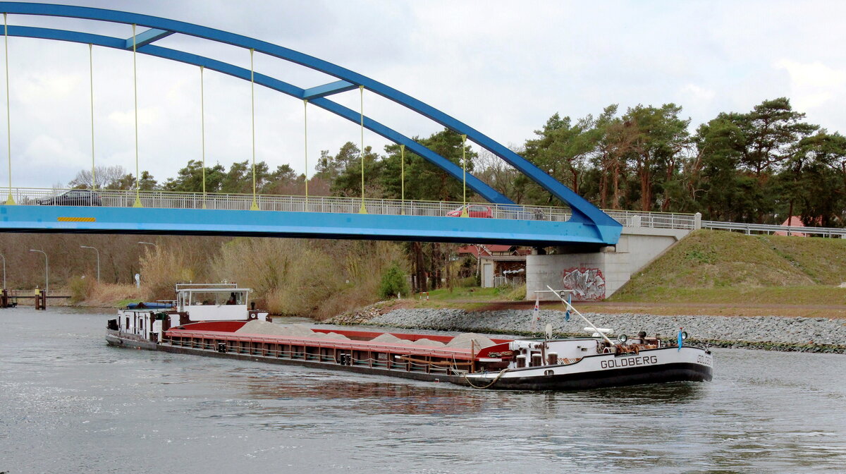 GMS  GOLDBERG  (04031090 , 67 x 8,2m) befuhr am 14.04.2021 den  ELBE-HAVEL-KANAL  Höhe Siedlung Wusterwitz Richtung Wendsee.